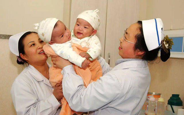 用爱心浇灌的两对连体“姐妹花”,长大后选择“医”路追随~(图15) 15.jpg