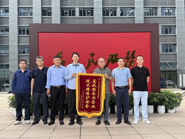 泸州市市场检验检测中心:护航安全勇担当 高效服务显真情(图1) 市场1.jpg