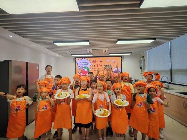 少年儿童心向党 牵手护航伴成长丨泸州市妇联暑期儿童实践活动圆满落幕,艺术课程火热进行(图1) 1.jpg