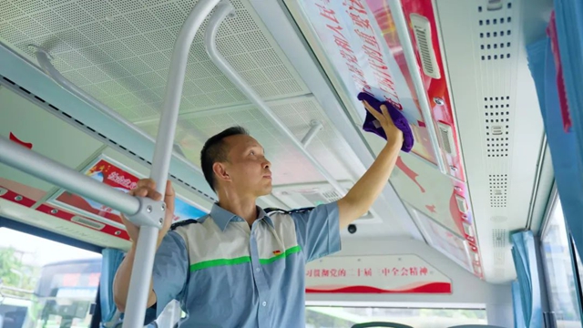 泸州公交驾驶员叶刚荣获“全国交通运输系统劳动模范”(图4) 4.jpg