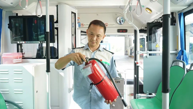 泸州公交驾驶员叶刚荣获“全国交通运输系统劳动模范”(图5) 5.jpg