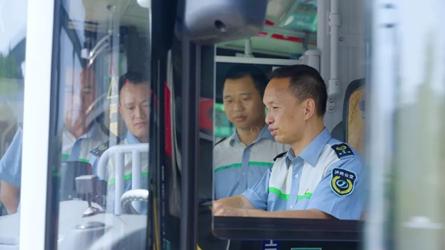 泸州公交驾驶员叶刚荣获“全国交通运输系统劳动模范”(图8) 8.jpg