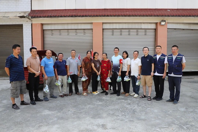 泸县天兴镇开展“工会送清凉”活动(图2) 天兴2.jpg