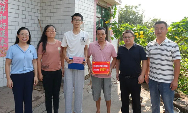 助力乡村振兴︱泸州公交集团到帮扶村开展走访慰问(图4) 10002.jpg