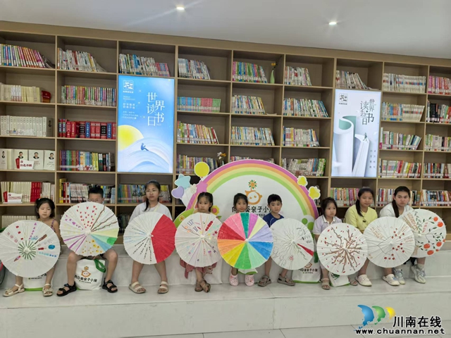 龙马潭区小市街道杜家街社区向日葵亲子小屋开展 DIY 油纸伞活动(图4) 微信图片_20250815155030.jpg