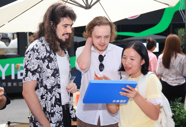 “资格得很!”宜宾美食坐上北京巴士!外籍嘉宾赞!赞!赞!(图9) 64019.jpg