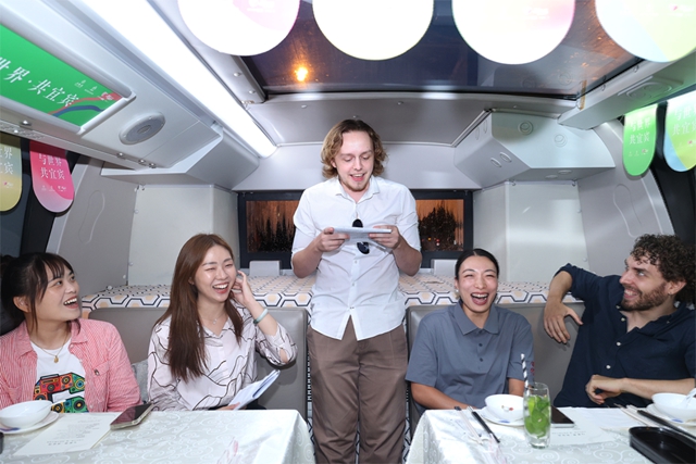 “资格得很!”宜宾美食坐上北京巴士!外籍嘉宾赞!赞!赞!(图12) 64004.jpg