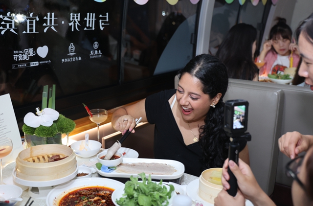 “资格得很!”宜宾美食坐上北京巴士!外籍嘉宾赞!赞!赞!(图14) 64006.jpg