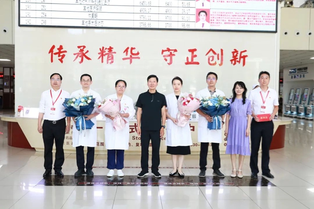 合江县县委副书记、县长李庆到县中医医院慰问一线医师(图2) 6402.jpg