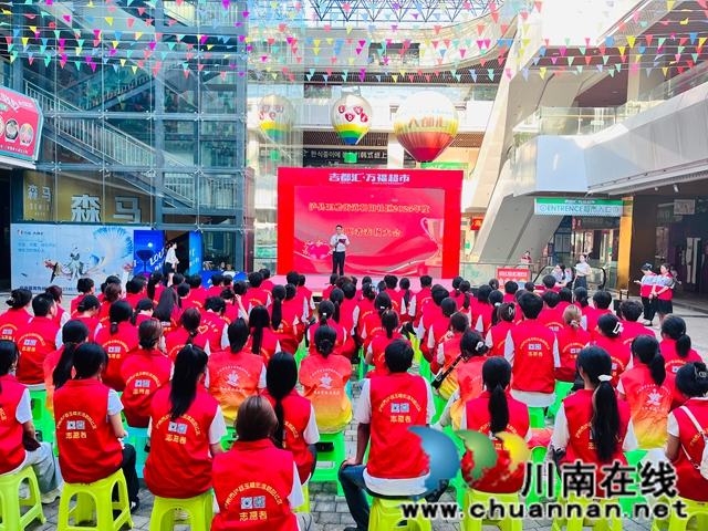 泸县玉蟾街道朝阳社区2025 年志愿服务总结大会暨大学生志愿者表扬大会召开(图1) 优秀志愿者表彰大会(龙洪艳摄).jpg