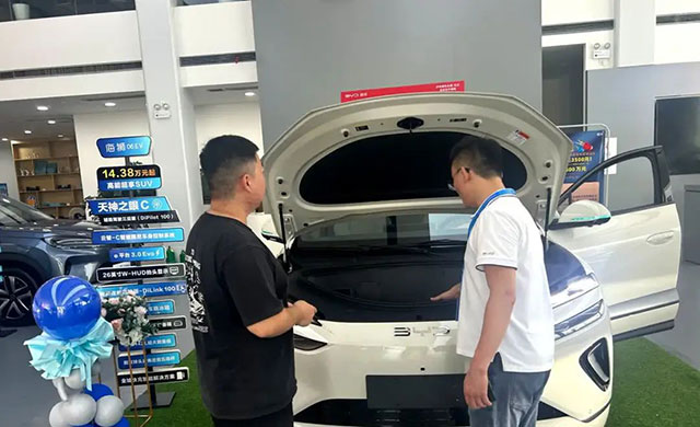 购车补贴、100%中奖、充电桩覆盖......纳溪区这一系列操作让新能源汽车消费市场持续升温(图2) 2.jpg