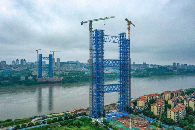 扣塔安装进入收尾阶段!泸州长江五桥建设新进展→(图1) 1.jpg