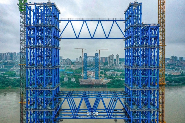 扣塔安装进入收尾阶段!泸州长江五桥建设新进展→(图2) 2.jpg