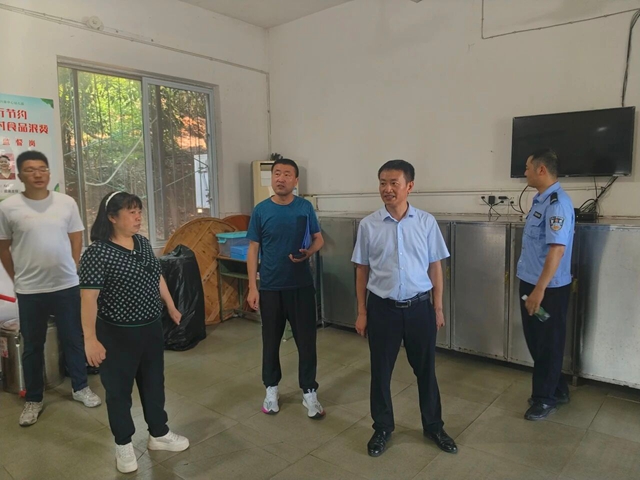 泸县天兴镇组织开展校园安全大检查 筑牢秋季开学“安全屏障”