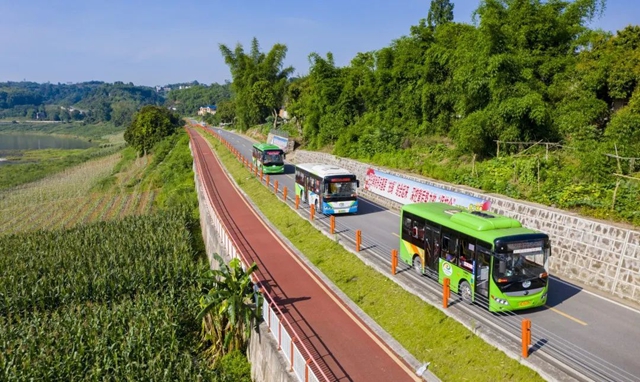 泸州公交上新啦！45辆纯电动公交车投入运营，让您的公交出行更舒适