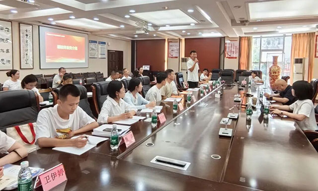 薪火相传，携手共进｜泸县建校2025年新教师入职培训暨“青蓝工程”启动仪式温暖启航！