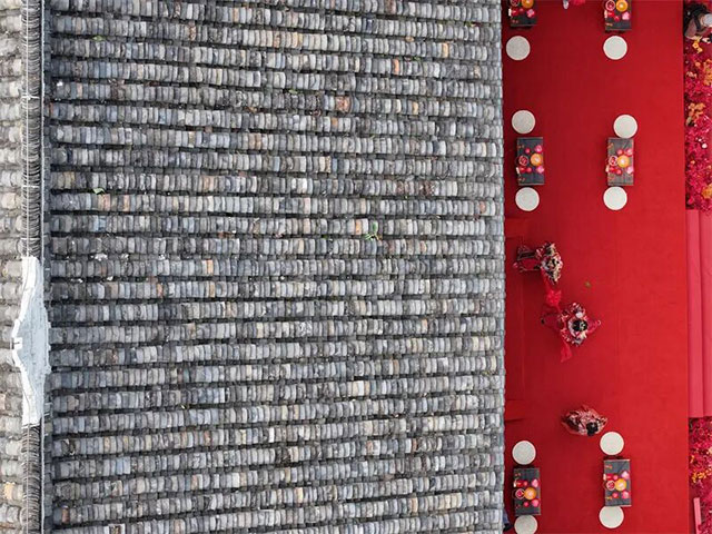 刷屏了!内江市隆昌16对新人在古寨办 “零彩礼” 中式婚典——(图5) 5.jpg