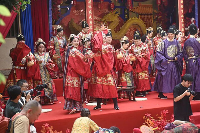 刷屏了!内江市隆昌16对新人在古寨办 “零彩礼” 中式婚典——(图6) 6.jpg