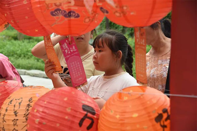 刷屏了!内江市隆昌16对新人在古寨办 “零彩礼” 中式婚典——(图9) 9.jpg