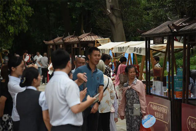 刷屏了!内江市隆昌16对新人在古寨办 “零彩礼” 中式婚典——(图10) 10.jpg