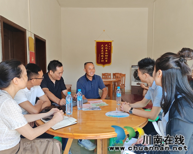 泸县:“零距离”走访返乡创业农民工,为“归雁兴业”保驾护航(图5) 走访组在泸县嘉明镇泸县益良种养专业合作社开展调研.jpg