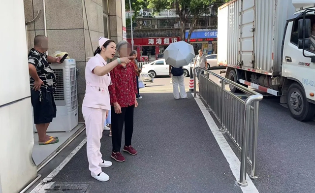 西南医大中医院成立“就医帮帮团”，看病有问题，找她们！