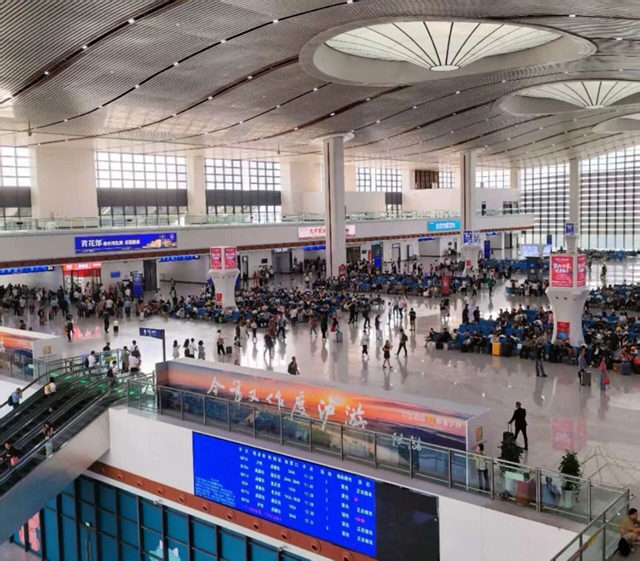 2025年暑运期间泸州铁路旅客增长超60%