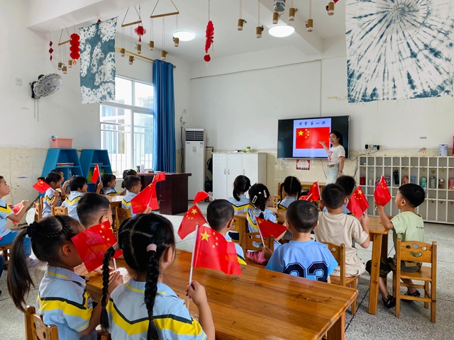 开学第一天!泸州校园元气满满!(图10) 10.jpg