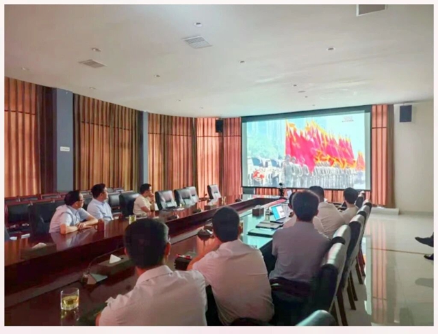 佳乐集团组织员工观看纪念中国人民抗日战争暨世界反法西斯战争胜利80周年大会