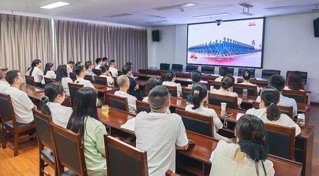 泸州市自然资源和规划系统组织集中观看纪念中国人民抗日战争暨世界反法西斯战争胜利80周年大会直播(图2) 2.jpg