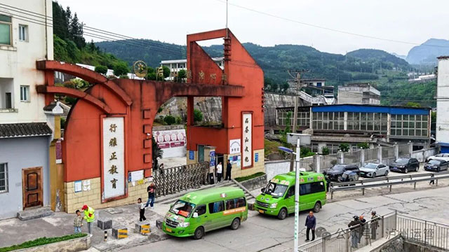 叙永县后山镇“民心专列”:泸州农村客运护学,让山区娃上学路更安全温暖(图5) 5.jpg