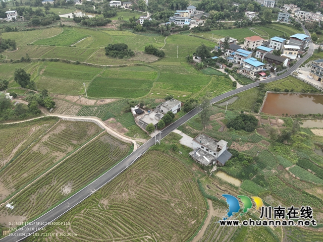 2.2公里“连心路”竣工 泸县百和镇5000居民告别“水泥路”