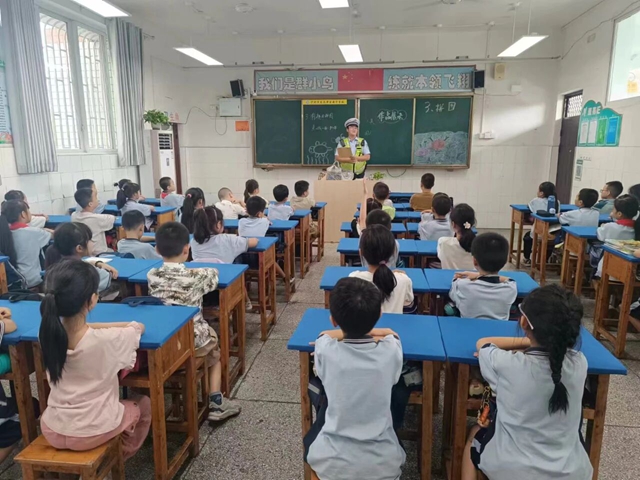 泸州市教体局联合交警部门致全市学生及家长的一封信(图5) 5.jpg