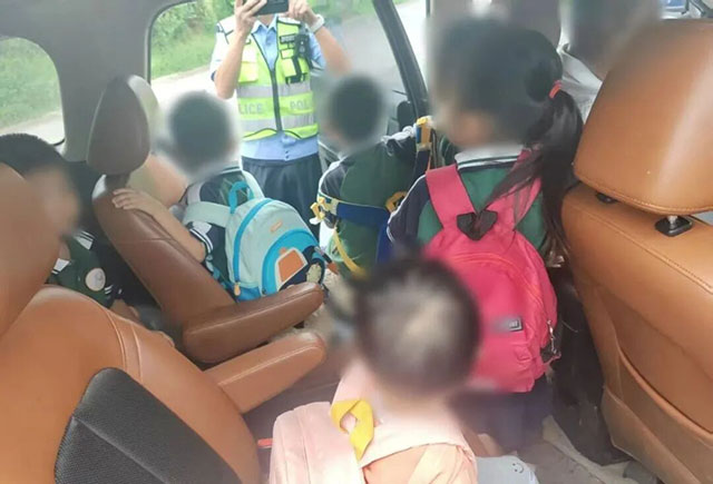 7座面包车挤满13名学生 泸州一司机涉嫌犯罪被刑事立案(图5) 6.jpg