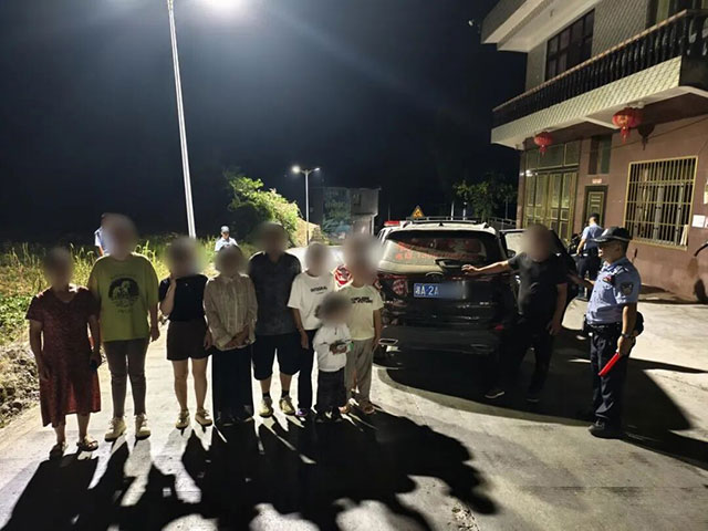 7座面包车挤满13名学生 泸州一司机涉嫌犯罪被刑事立案(图7) 8.jpg