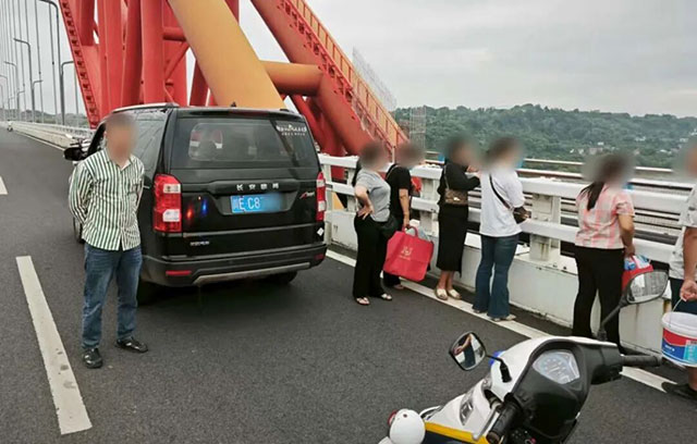 7座面包车挤满13名学生 泸州一司机涉嫌犯罪被刑事立案(图8) 9.jpg