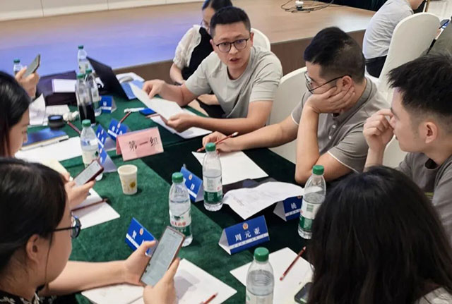 泸州市市场监管局召开2025年第三季度“训赛评”现场培训暨药械化风险会商会(图3) 3.jpg