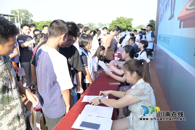 泸县建校勤工助学招聘火热展开,优质岗位助力成长(图7) _DSC0368.jpg