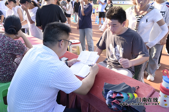 泸县建校勤工助学招聘火热展开,优质岗位助力成长(图9) _DSC0420.jpg