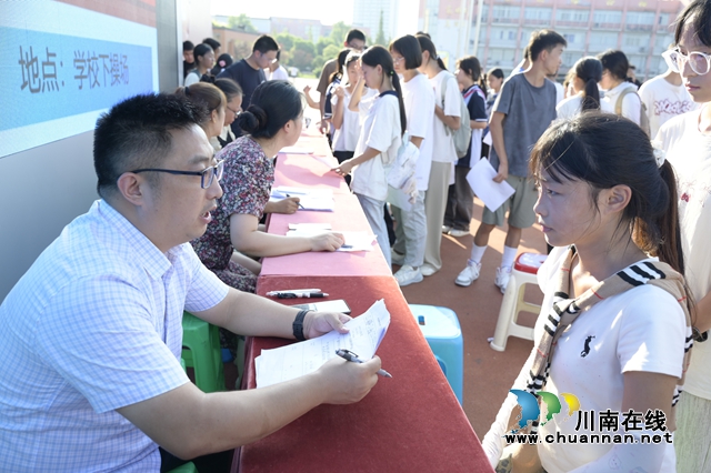 泸县建校勤工助学招聘火热展开,优质岗位助力成长(图10) _DSC0425.jpg