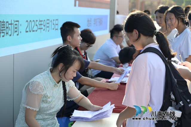 泸县建校勤工助学招聘火热展开,优质岗位助力成长(图13) _DSC0463.jpg