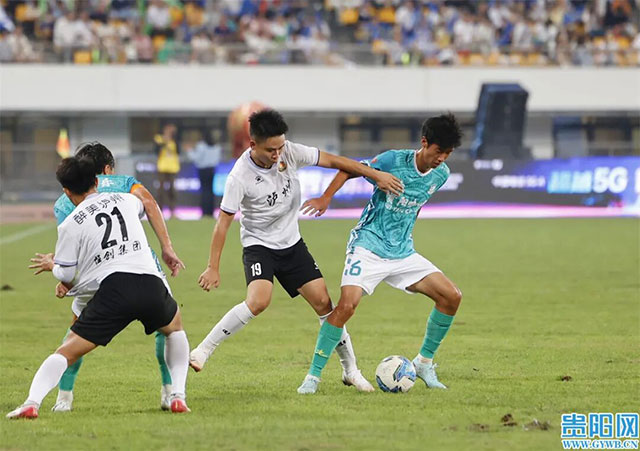 泸州队利用前场任意球机会直接破门|贵阳“城超”开赛(图3) 3.jpg