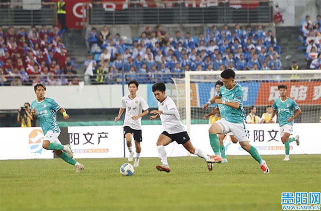 泸州队利用前场任意球机会直接破门|贵阳“城超”开赛(图4) 4.jpg