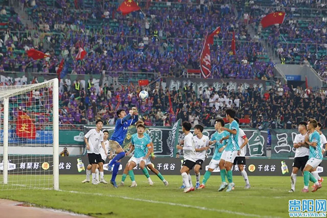 泸州队利用前场任意球机会直接破门|贵阳“城超”开赛(图5) 5.jpg