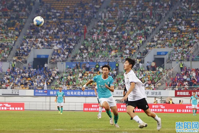 泸州队利用前场任意球机会直接破门|贵阳“城超”开赛(图6) 6.jpg