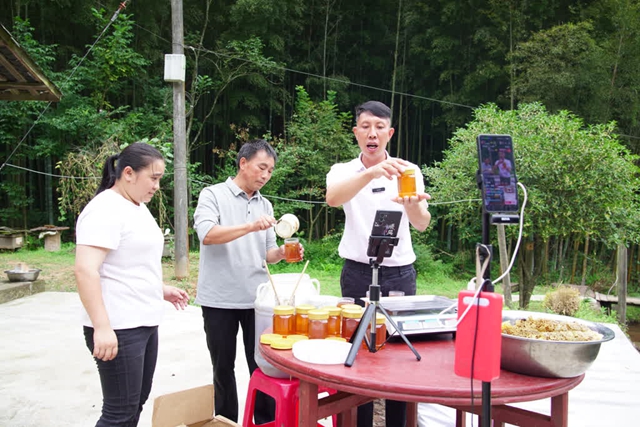 古蔺县:“烟火蔺州·一‘泸’同行”主题活动举行(图4) 4.jpg