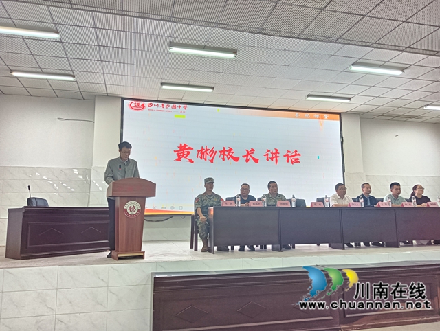 雨润初心启新程，室内军训亦昂扬｜纳溪区护国中学高2025级新生军训开幕