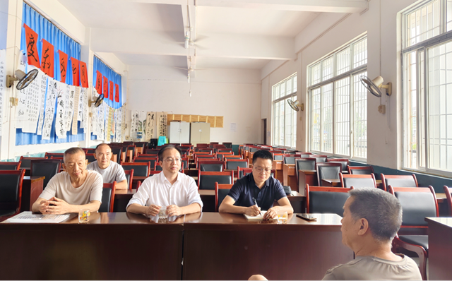 古蔺县民政局调研古蔺县老年大学