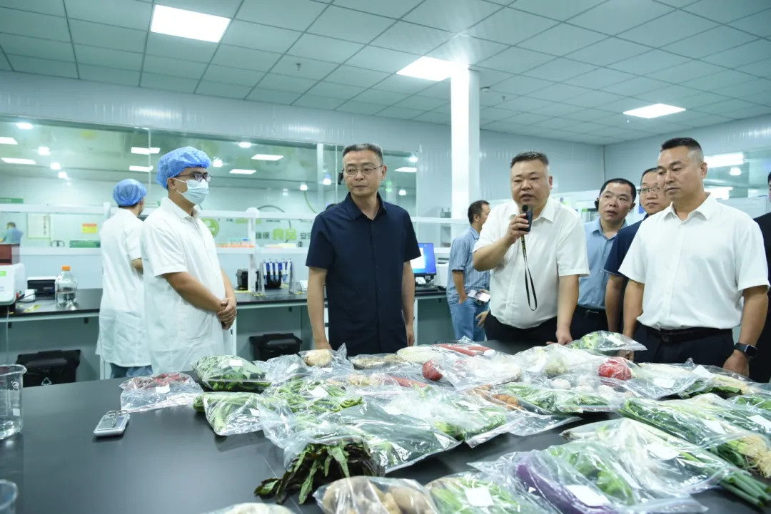 泸州市市场监督管理局召开2025年泸州市特色美食街区食品安全和品质提升促进餐饮产业高质量发展现场工作会(图2) 10002.jpg