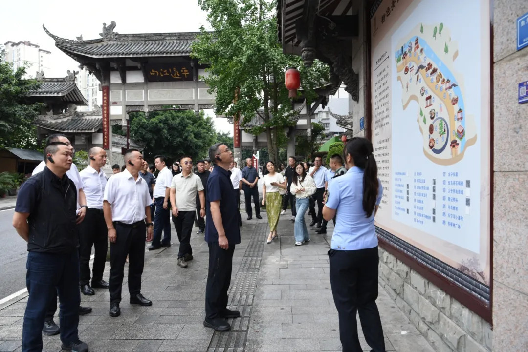 泸州市市场监督管理局召开2025年泸州市特色美食街区食品安全和品质提升促进餐饮产业高质量发展现场工作会(图5) 10005.jpg